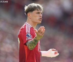 从曼联转会蓝桥,可他却仍没能证明:21岁的加纳乔被“个性伤害”