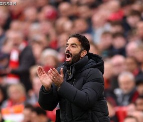 从过街老鼠到希望之帅:曼联支持度经过山车,这就是老特拉福德